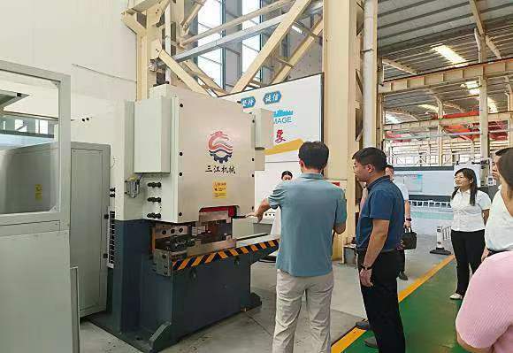 cfd3470abad4f81a0d8483ccc598a56.jpg